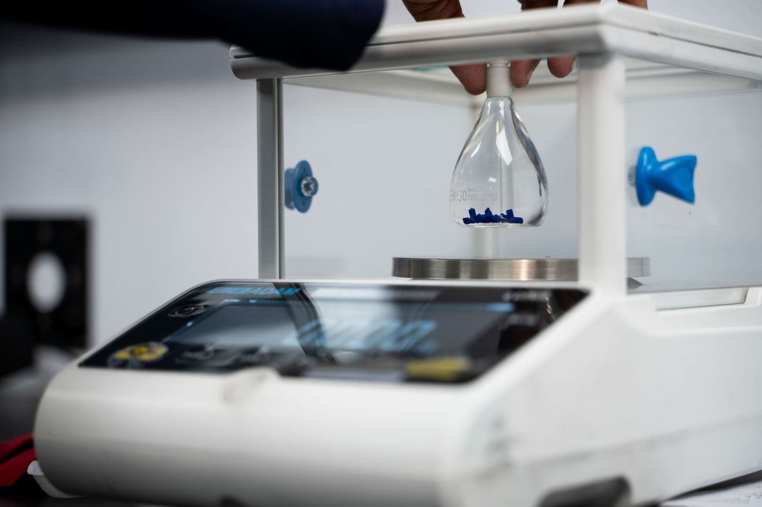 Precision laboratory weighing